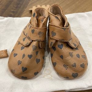 EZPZ leather heart booties eu size 18/19, 12-18mo.